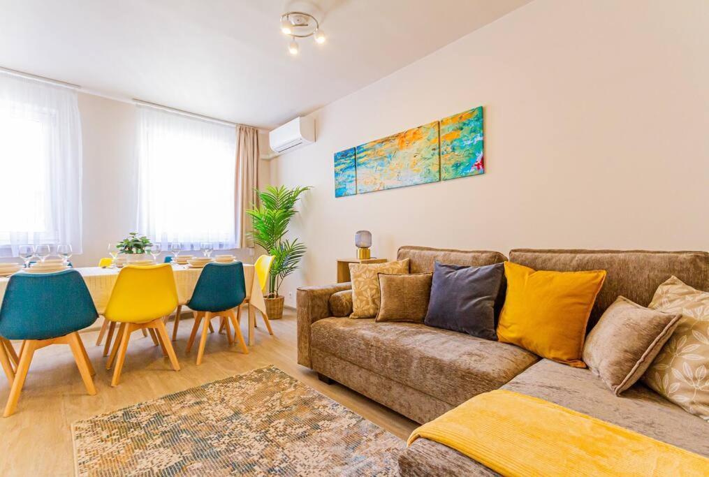 Roomy Apartment 80Sqm At City Center Free Parking Space, Ac & Balcony Budapesta Exterior foto