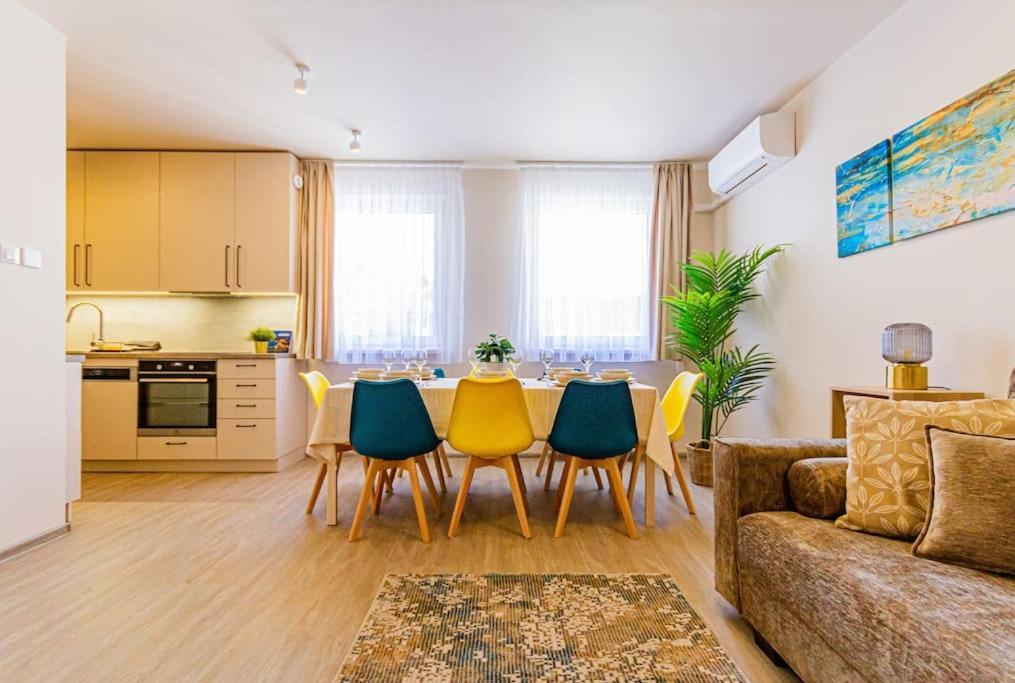 Roomy Apartment 80Sqm At City Center Free Parking Space, Ac & Balcony Budapesta Exterior foto